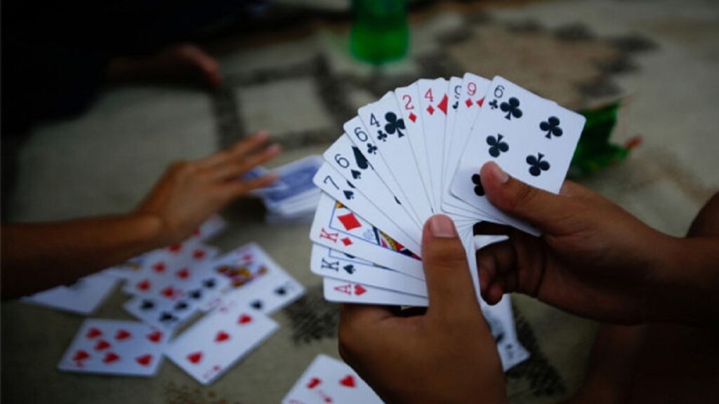 Jamnagar L.I.G. Women-run gambling club raided in a residential flat: Eight women nabbed