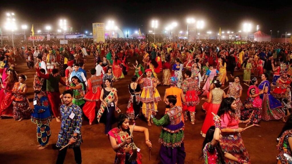 Men and women cannot play garba together, I-card is mandatory for entry, rules made in this temple of Gujarat