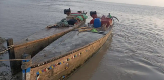 Pakistan Fisherman: પાકિસ્તાની માછીમાર બોટ સાથે ભારતીય સીમામાં ઘૂસ્યા, BSFએ સરક્રીક નજીકથી કરી ધરપકડ Pakistan Fisherman: Pakistani fisherman enters Indian border with boat, BSF arrests near Sarcreek