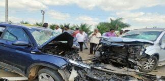 જામનગર ચંગા પાટીયા નજીક ગોઝારા અકસ્માતમાં પતિ-પત્નીના મોત તેમજ પરિવારના ત્રણ સભ્યો ઘાયલ Husband and wife killed and three family members injured in Gozara accident near Jamnagar Changa Patia