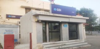 જોડિયા SBI બેન્કનું ATM ઘણાં સમયથી બંધ હોવાના કારણે સ્થાનિકોને હાલાકી, બેંક મેનેજરની મનમાનીના કારણે લોકોને હાલાકી થતી હોવાનો આક્ષેપ Jodia SBI Bank's ATM has been closed for a long time causing distress to locals, allegation of causing distress to people due to the whims of the bank manager