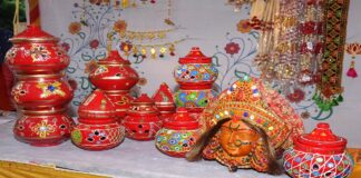 જામનગરના સખી મંડળની બહેનોએ ડિઝાઇન કરેલા ગરબા બન્યા લોકોના આકર્ષણનું કેન્દ્ર The garba designed by the sisters of Sakhi Mandal of Jamnagar became the center of attraction