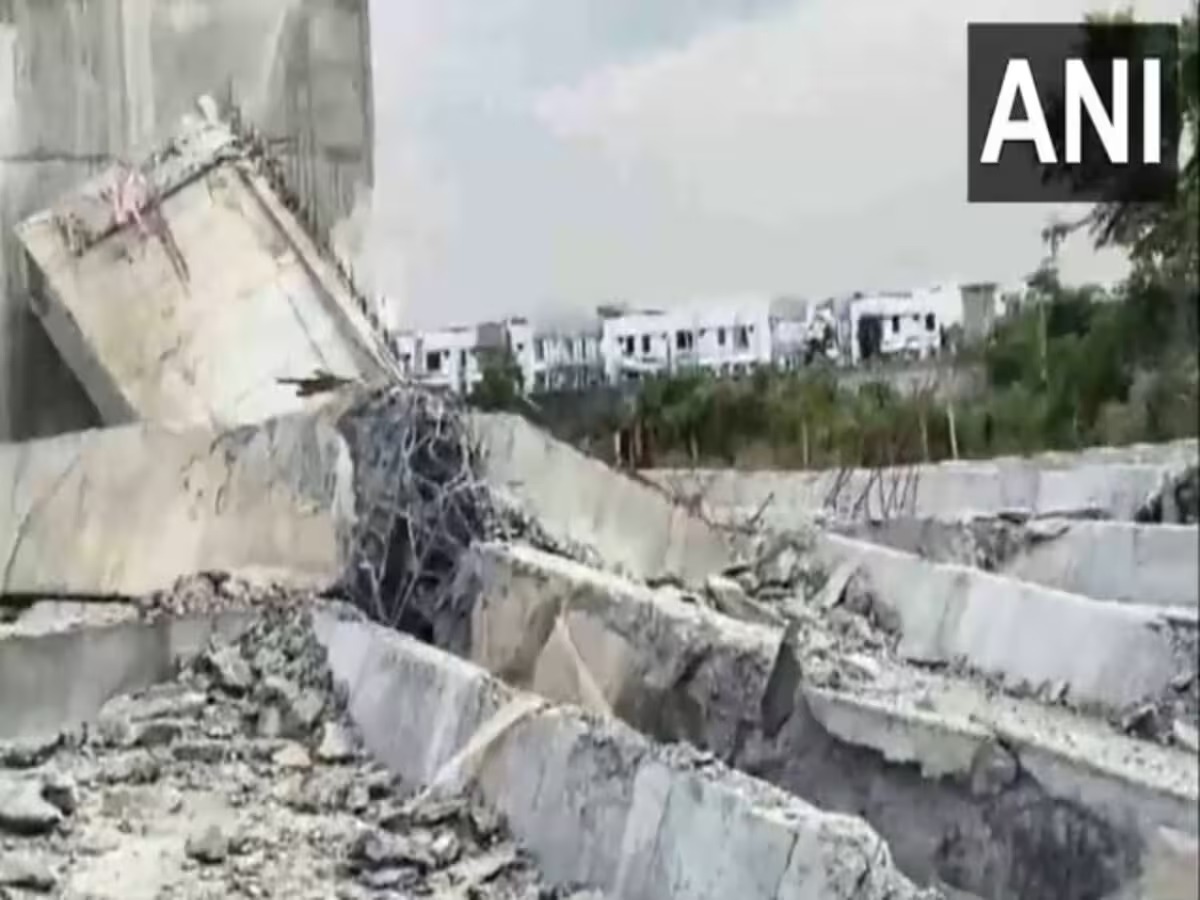 Under-construction overbridge collapses in Palanpur of Banaskantha, 2 dead bodies found Under-construction overbridge collapses in Palanpur of Banaskantha, 2 dead bodies found