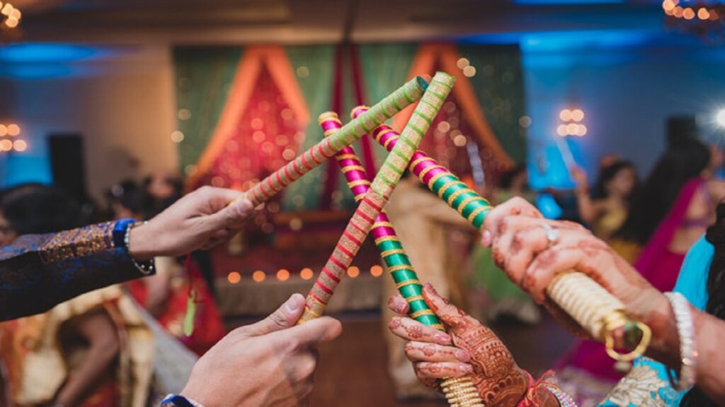 Girl wins 2 prizes for 'Best Garba', fights after getting 1 and organizers beat up her father