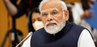 પીએમ મોદી મહારાષ્ટ્રના શિરડી પહોંચ્યા, સાંઈ બાબા સમાધિ મંદિરમાં કરી પૂજા PM Modi reached Shirdi, Maharashtra, performed puja at Sai Baba Samadhi Temple