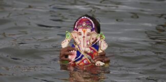 ગણપતિ બાપ્પા મોરિયા; 24 કલાક સુધી ગણેશ મૂર્તિના સહારે બાળક રહ્યો ઊંડા દરિયામાં, ચમત્કારથી સૌ ચોંકી ગયા Ganapati Bappa Moria; For 24 hours the child stayed in the deep sea with the help of Ganesha idol, everyone was shocked by the miracle