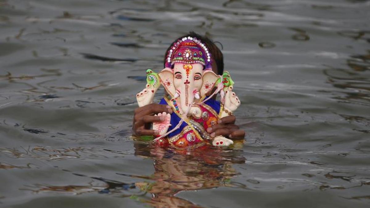Ganapati Bappa Moria; For 24 hours the child stayed in the deep sea with the help of Ganesha idol, everyone was shocked by the miracle Ganapati Bappa Moria; For 24 hours the child stayed in the deep sea with the help of Ganesha idol, everyone was shocked by the miracle
