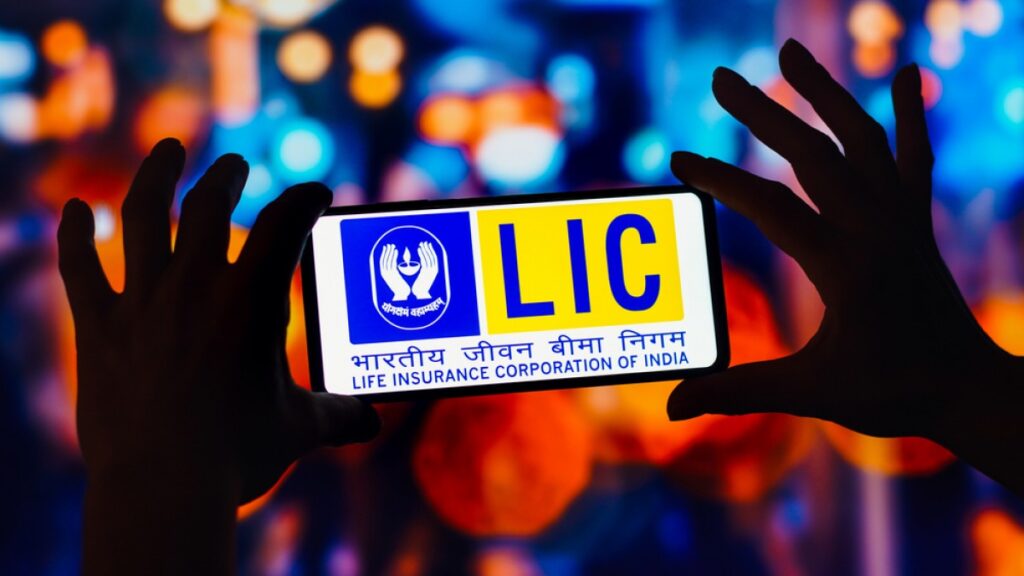 Shock to LIC, profit halved, big drop in revenue