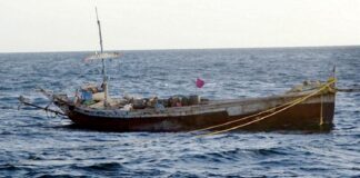 પાકિસ્તાની માછીમારોની બોટ ભારતીય જળસીમામાં 15 કિમી અંદર પ્રવેશી; ICG એ કરી ધરપકડ Pakistani fishing boats enter 15 km into Indian territorial waters; The ICG made the arrest