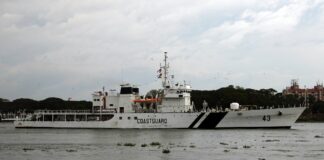 ભારતીય કોસ્ટ ગાર્ડ જહાજ ‘સંગ્રામ’ને સંપૂર્ણ સન્માન સાથે રદ કરવામાં આવ્યું, ઘણા સન્માનિત મહેમાનો હાજર હતા Indian Coast Guard ship 'Sangram' was decommissioned with full honours, many honored guests were present