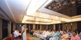 મોટા સમાચાર / ક્ષત્રિય આંદોલનને લઈને રાજકોટમાં અને જામનગરમાં ભાજપના ક્ષત્રિય નેતાઓ સાથે હર્ષ સંઘવીએ કરી બેઠક