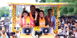 78 વિધાનસભા વિસ્તારમાં ભવ્ય રોડ શો , પૂનમબેન તુમ આગે બઢો હમ તુમ્હારે સાથે હૈ ના નારા સાથે લોકોએ કર્યું સ્વાગત