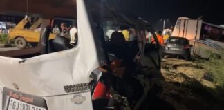 દ્વારકા નજીક ચાર વાહનો વચ્ચે થયો ભયંકર અકસ્માત, ચારના મોત, 25 લોકો ઈજાગ્રસ્ત