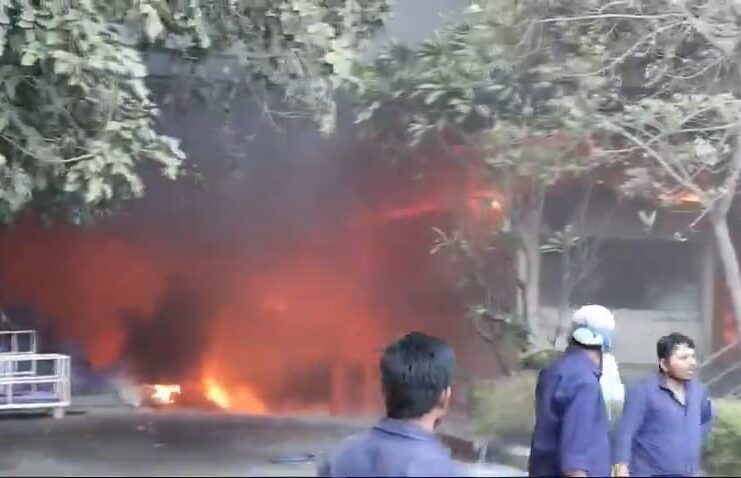 રાજકોટ મેટોડા જીઆઇડીસી ગોપાલ નમકિન ફેક્ટરીમાં લાગી ભીષણ આગ, ફાયર સેફ્ટી સામે ફરી ઉઠ્યા સવાલો